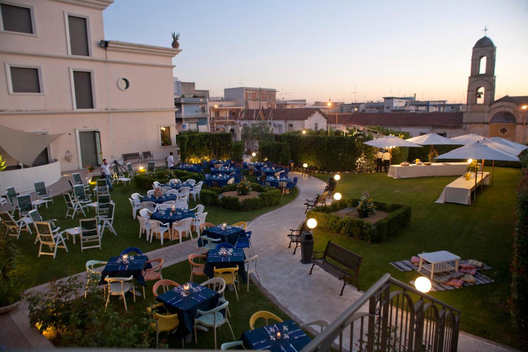 Hotel D'Altavilla คาโนซา ดิ พูเจลีย ภายนอก รูปภาพ
