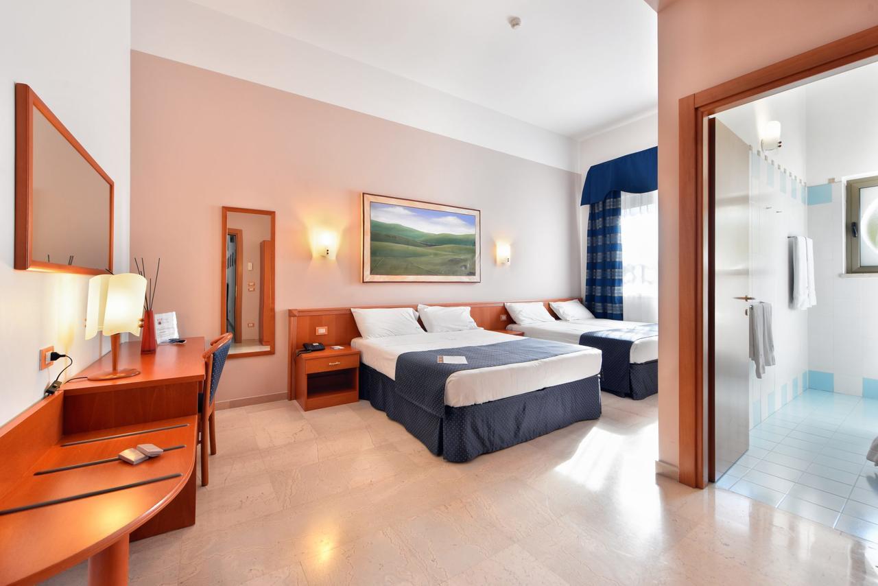 Hotel D'Altavilla คาโนซา ดิ พูเจลีย ภายนอก รูปภาพ