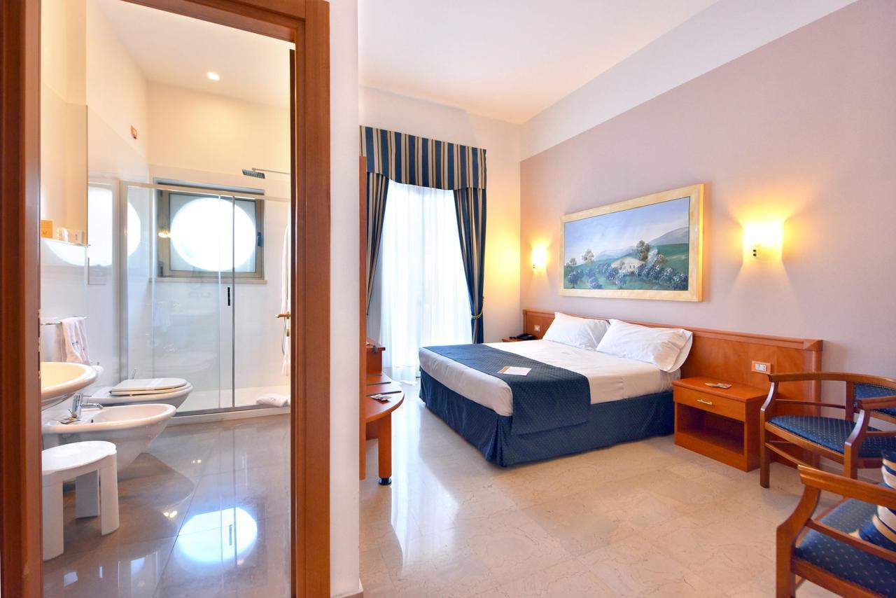 Hotel D'Altavilla คาโนซา ดิ พูเจลีย ภายนอก รูปภาพ