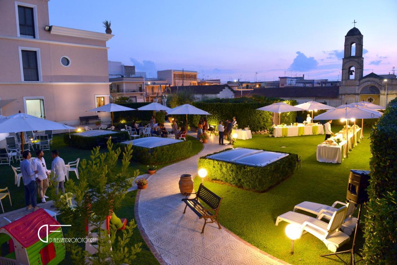 Hotel D'Altavilla คาโนซา ดิ พูเจลีย ภายนอก รูปภาพ